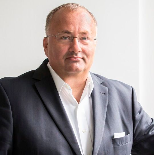 Dinko Eror, Vice President, Regional Sales Leader, DACH bei Red Hat Dinko Eror, Vice President, Regional Sales Leader, DACH bei Red Hat