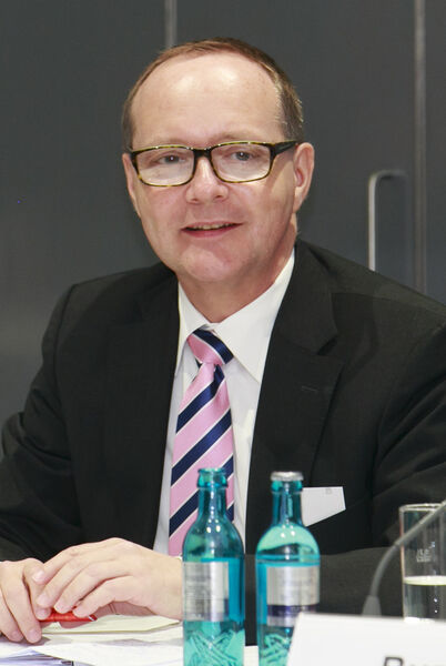 „Bei  Artikeln zur einmaligen Nutzung, die voll im Trend liegen, ist der 3D-Druck ein preiswertes Verfahren mit Zukunft“, urteilt Dr. Thomas R. Dietrich, ab 1. Januar 2014 Geschäftsführer des Ivam Fachverband für Mikrotechnik. (Bild: Messe Düsseldorf/C. Tillmann)