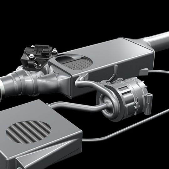 EHPG: Der Wärmetauscher im Abgasrohr (oben) schickt heißen Dampf in die Turbine (Mitte).(Foto:  Faurecia)