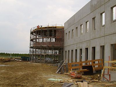 Der Rundbau als Erkennungszeichen vieler Gebäude des Logistikdienstleisters 
wurde auch bei dem Logistikzentrum in Hilpoltstein realisiert. (Archiv: Vogel Business Media)