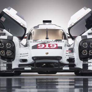 Auf nach Le Mans: Mit dem Rennwagen 919 Hybrid feiert Porsche sein Comeback in der höchsten Liga des Langstreckenrennsports.