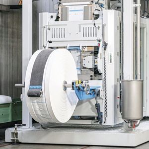 Der Beumer fillpac FFS zeichnet sich durch hohe Durchsatzleistung und Verfügbarkeit sowie kompakte Bauweise aus.(Bild:  Beumer Group GmbH & Co. KG)