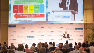Der US-Amerikaner Richard Johnson, Präsident der Parenteral Drug Association (PDA), berichtete beim Pharma Forum über die technischen Herausforderungen neuer Arzneimittel. (Jürgen Weller Fotografie)