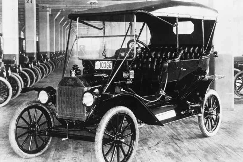 Der erste am Fließband gefertigte Auto war das Model T von Ford. (Ford)