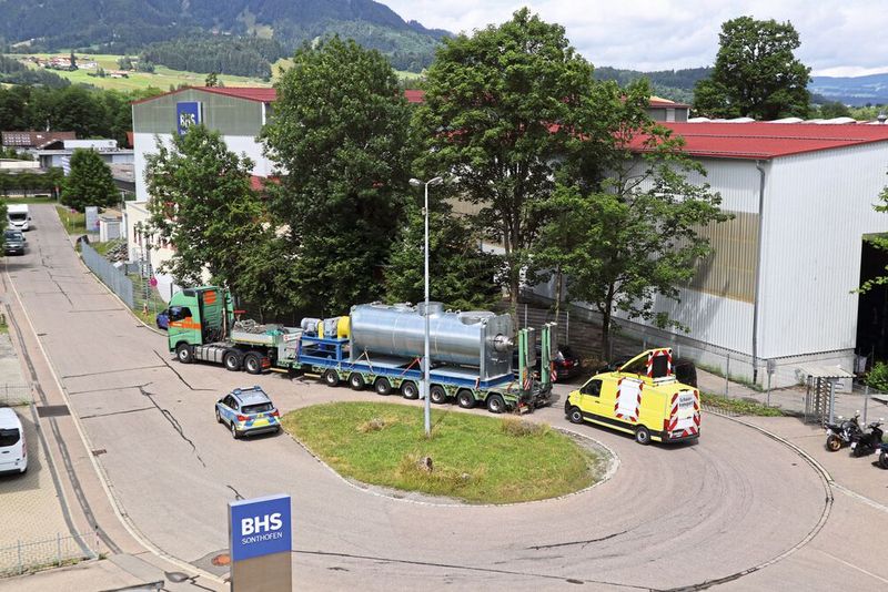 Auslieferung eines BHS Vakuumtrockners vom Typ HTC mit 20.000 Liter Volumen für die Trocknungsstufe beim Recycling von Lithium-Ionen-Batterien an einen Marktbegleiter. (Bild: BHS-Sonthofen)