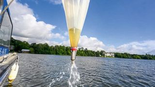 Beispielfoto: Wasserprobenahme am Berliner Müggelsee (Bild: David Ausserhofer, IGB)