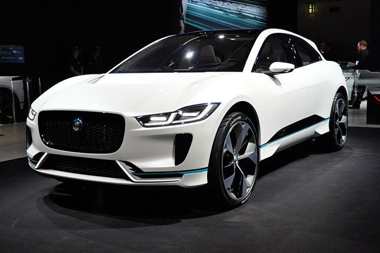 Das Konzeptauto Jaguar I-Pace ist das erste elektrisch-angetriebene Auto der Briten und soll 2018 auf den Markt kommen. (Schreiner / »kfz-betrieb«)