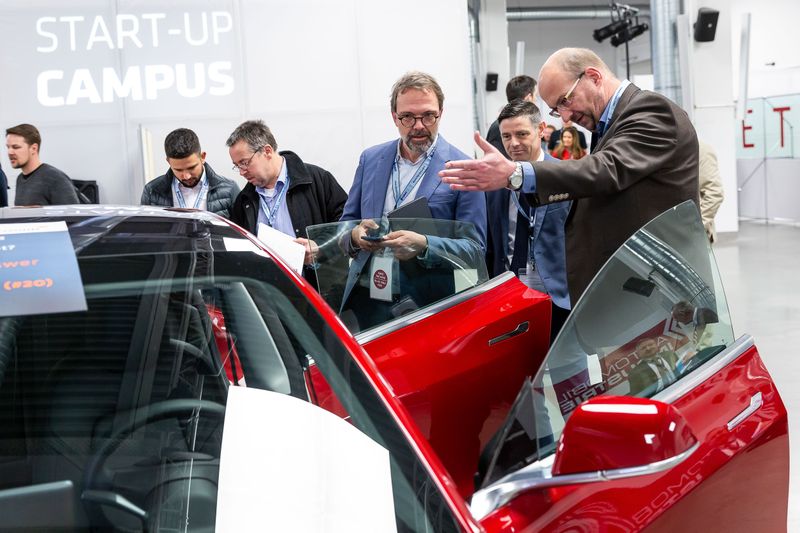 ... und ein Tesla Model 3.  (Stefan Bausewein)