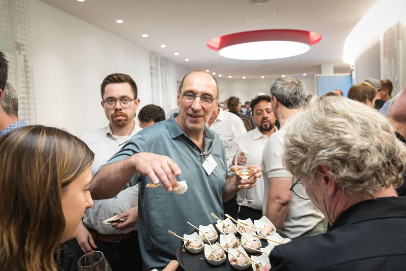 Anwenderkongress Steckverbinder 2023: Tag 1 mit Basisseminaren, Podiumsdiskussion und Posterslam. (Bild: Stefan Bausewein)