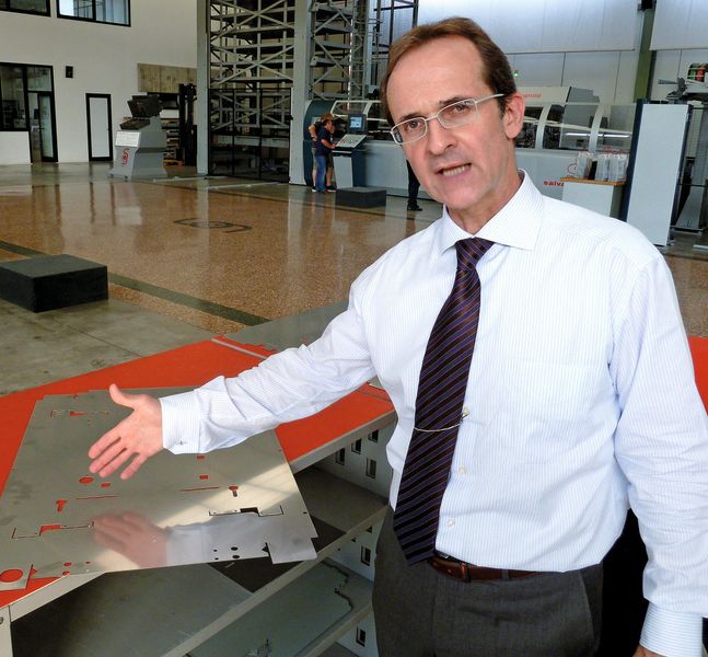 André Huber, Vertriebsleiter bei Salvagnini: „Wir helfen unseren Kunden, ihre Wettbewerbsfähigkeit zu steigern – da kommt es nicht nur auf einzelne Betrachtungsweisen an, sondern auf den gesamten Prozess.“ (Bild: Kuhn)