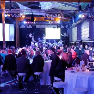 Rund 300 Besucher kamen zum Jubiläum 50 Jahre Schneider Form in Dettingen/Teck Ende November. 