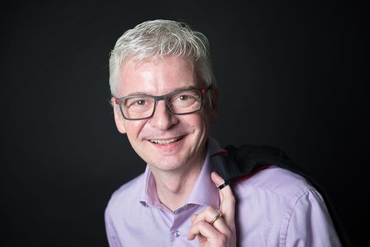 Der Autor, Stefan Häseli, ist Kommunikationstrainer, Keynote-Speaker, Moderator und Autor mehrerer Bücher. (Bild:  Stefan Häseli)