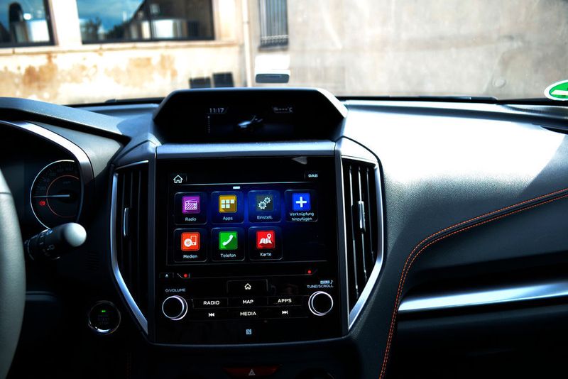 … dominieren nun ein großer Touchscreen … (Seyerlein / »kfz-betrieb«)