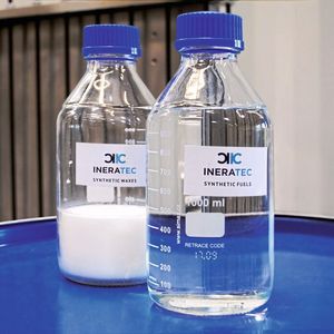 Ein Star unter den Chemie-Start-Ups: Die junge Firma Ineratec arbeitet an der Power-to-X-Anlage im handlichen Container-Format. Dabei wird in einer Fischer-Tropsch-Synthese eine Art Syngas aus Wasserstoff und CO2 in Kohlenwasserstoffe für synthetische Treibstoffe, Waxe oder Gase umgewandelt.
