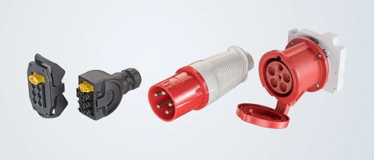 Links das verbindungstechnisch optmierte Steckersystem Harting-Han-Eco und rechts die üblichen CCE-Steckverbinder. Ein Test hat bewiesen, dass das Harting-System im Jahr so viel Geld im Rechenzentrum spart, dass man sich davon locker einen BMW M4 als Cabrio-Version leisten könnte – plus Extras!(Bild:  Harting)