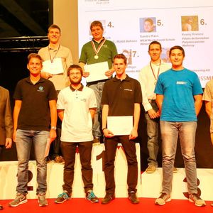 Die Teilnehmer in der Disziplin Polymechaniker/CNC-Drehen.