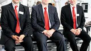 Beraten Kunden aus der Medizintechnik ganzheitlich von der Konstruktion bis zur Montage, die Schaeffler-Experten Joachim Bockenheimer, Jürgen Klein und Carsten Hochherz (von links). (Bild: Reinhardt)