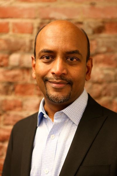 Talend, ein Anbieter im Bereich Datenintegration und Datenintegrität, hat Krishna Tammana zum Chief Technology Officer (CTO) ernannt. Er verantwortet künftig die Skalierung der Produkt- und Engineering-Abteilungen verantworten. 

Zuletzt war Tammana fast zehn Jahre als VP Engineering & Product Advocacy bei Splunk tätig, einem Unternehmen für Data-Monitoring sowie Datenmanagement und Datenanalysen. In dieser Zeit leitete er globale Engineering-Teams und Cloud-Geschäfte während der Portfolioerweiterung und Umstellung auf die Cloud des Unternehmens. Vor seiner Tätigkeit bei Splunk hatte er Führungspositionen im Bereich Engineering bei Dun & Bradstreet, YouSendIt, Right90 Inc. und E-Trade inne. (Talend)