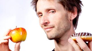 Jens Blechert und andere Forscher haben das Essverhalten von gestressten Probanden genau untersucht. (Gruber/Haigermoser)