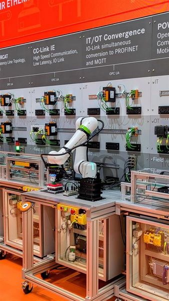 Bei Lapp im Fokus: Kabel und Leitungen sowie Abschlusstechnik für Robotik und Torsionsanwendungen. (Bild: Sandra Häuslein/VCG)