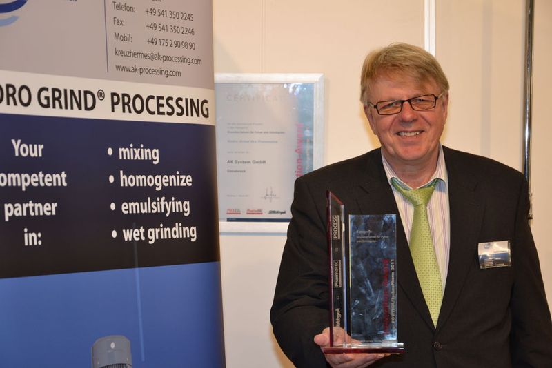 Das Hydro Grind-Verfahren von AK System kam bisher vorwiegend im Nassbereich zur Herstellung halbfester sowie pastöser Produkte zum Einsatz. Die aktuelle Weiterentwicklung des patentierten Verfahrens zum Hydro Grind Dry Processing kann nun auch Feststoffe auf kleine Teilchengrößen zerkleinern und dabei große Mengen bewältigen. Im Bild: Heribert Leimbrink von AK System. (Bild: M. Henig/ PROCESS) (Bild: PROCESS)