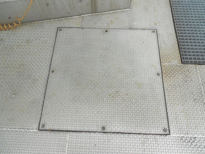 Since the installation and commissioning of the lining system in a three-lane tank cleaningfacility for silo tankers at Alfred Talke GmbH & Co. KG in Stade around twelve years ago,over 100,000 tankers have been cleaned. Mandatory inspections are performed every fiveyears, and the most recent of these took place earlier this year. It revealed that one piece oflining just 80 by 80 centimetres in size needed replacing and that some welds in theintegrated drainage channel needed reworking. (Picture: Steuler)
