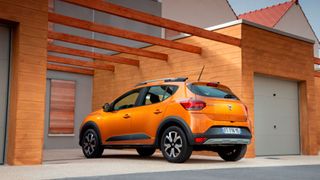 Der absolute Wertmeister 2021 ist der Dacia Sandero Stepway. Mit einem Werterhalt von 66,0 Prozent dominiert er die Kleinwagen-Klasse und prozentual den gesamten Wettbewerb. (Bild: Ampnet/Dacia)