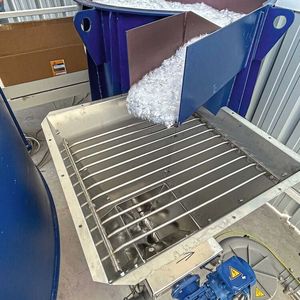 Die synthetischen Fasern vor dem Prozess. (Bild: Wessjohann)