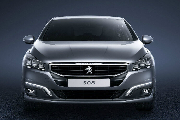 Die Leuchteneinheit an der Fahrzeugfront umfasst Abblend- und Tagfahrlicht, Blinker und Nebelscheinwerfer in LED-Technik. (Peugeot)