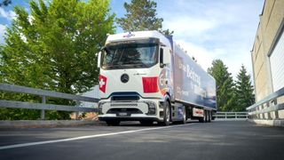 Elektrisch angetriebene Lkw für den Fernverkehr fahren inzwischen in etlichen Speditionen. (Bild: Daimler Truck)