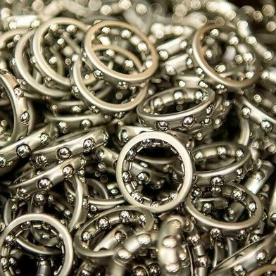 Wälzlagersysteme und -komponenten (hier im Bild) herzustellen ist eine Spezialität von MPT Präzisionsteile aus Mittweida. Leider haben die herrschenden Probleme am Standort Deutschland nun zur Insolvenz geführt ... (Bild: MPT Präzisionsteile)