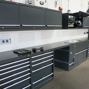 Die komplette Werkstatt ist aufgeräumt, sauber und klar strukturiert.(Bild:  Schreiner/»kfz-betrieb«)