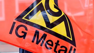 Die Arbeitgeber aus der Metallbranche haben einen ersten Vorstoß in Sachen Tarifangebot gemacht. Wie zu erwarten war, ist die Gewerkschaft mit weniger als sie bereits fordert, nicht einverstanden. Bald könnte es deshalb zu ersten Warnstreiks kommen ... (Bild: IG Metall)