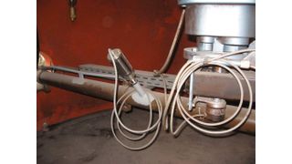 Durch die kontaktlose, integrale Messung befinden sich keine Teile des Messsystems im Produktstrom, wodurch der Sensor abrasions- und wartungsfrei ist. (Bild: Mütec)