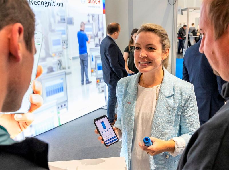 Auch in der Instandhaltungsbranche spielt das Thema Künstliche Intelligenz eine große Rolle, wie auf der IN.Stand deutlich wurde. (Bild: Landesmesse Stuttgart)