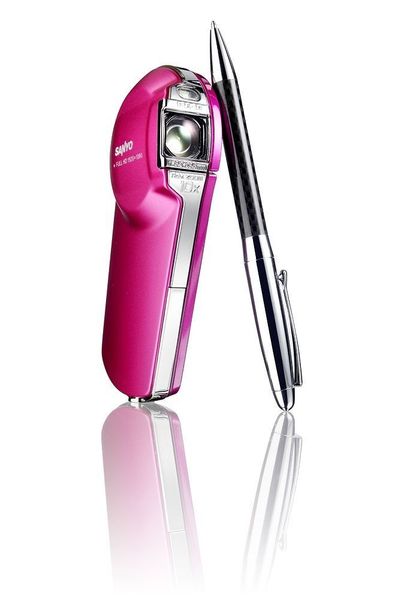 Superschlank und extrem leicht — das sind die äußeren Werte der Xacit VPC-CS1 von Sanyo. (Archiv: Vogel Business Media)