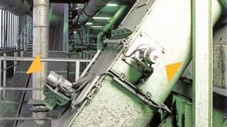 An der Schurre werden der Materialfluss sowie die Verstopfung mit dem Soliwave detektiert.  (Bild: Endress + Hauser)