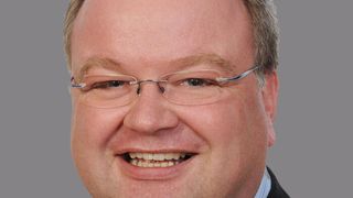 Thomas Amann, der Geschäftsführer von Embedded Office. Er betont, dass das Zertifizierungskit die Qualifizierung sicherheitsrelevanter Lösungen im Medizinbereich stark vereinfache. (Bild: Embedded Office)