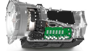 Bei der vierten Ausgabe seiner Achtgangautomatik setzt ZF voll auf Elektrifizierung. (ZF)