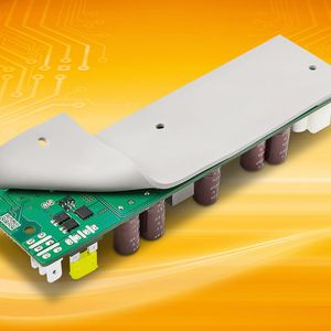 Rückseite mit Wärmeleitkissen: Für die optimale thermische Gehäuseanbindung der Leistungsbauteile auf der Platinen-Unterseite ist im Lieferumfang des DC161W bereits ein passendes Wärmeleitkissen enthalten sowie eine zusätzliche Montage-Bohrung in der Platinen-Mitte vorhanden. So soll sich die Erwärmung des DC161W auf ein Minimum reduzieren und wartungsfreie Systeme ohne rotierende Lüfter möglich machen.