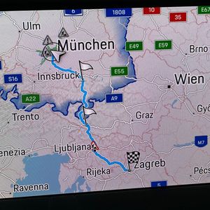 Von München nach Zagreb sind es rund 550 Kilometer. Das Porsche-Navi schlägt zwei Ladestopps vor.(Bild:  Benjamin Bessinger/SP-X)