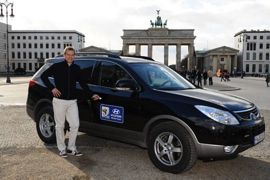 Klinsmann, der in den USA lebt, begleitet damit die Fußballaktivitäten von Hyundai unter anderem auch bei der Frauen-WM 2011 in Deutschland und der Europameisterschaft 2012 in der Ukraine und Polen. (Archiv: Vogel Business Media)