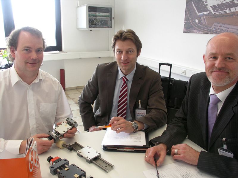 Bild 9: Von links: Thomas Heege (Ontex Mayen GmbH), Markus Schwarz, Lars Braun (beide igus GmbH) (Bild: Igus)