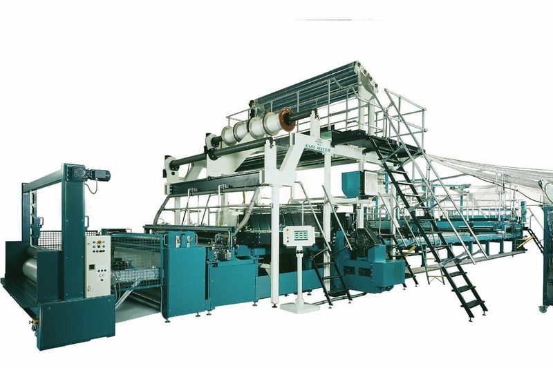 Verarbeitung von Glasfaserrovings auf der  Hochleistungs-Nähwirkanlage Malitronic Multiaxial.  (Bild: Karl Mayer)