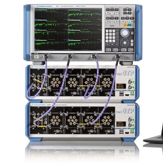 Mit der Opition R&S ZNrun-K440 lassen sich zusammen mit den Netzwerkanalysatoren R&S ZNB26 und ZNB 43 Kabel und Steckverbinder für PCIe 5.0 und 6.0 automatisiert auf Konformität prüfen. Mit der Opition R&S ZNrun-K440 lassen sich zusammen mit den Netzwerkanalysatoren R&S ZNB26 und ZNB 43 Kabel und Steckverbinder für PCIe 5.0 und 6.0 automatisiert auf Konformität prüfen.