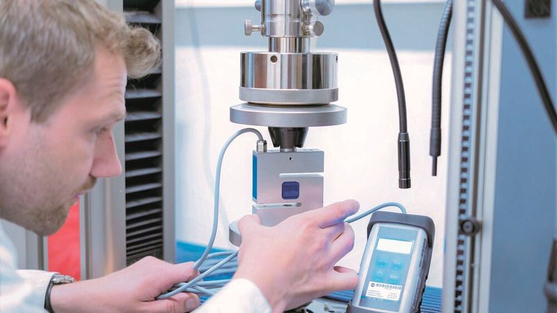 Die esz AG bietet demnächst sämtliche Kalibrierungen für Sicherheitsprüfmittel aus einer Hand an.(Bild:  www.dvimage.ro)