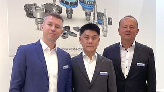 Diese drei Herren bilden das Trio, durch das die Bekanntheit des chinesischen Zerspanungswerkzeug-Herstellers Worldia in Europa deutlich erhöht werden soll. Von links: Eugen Schleicher, Chief Sales Officer, Geschäftsführer Tao Fang und Michael Grimm, Chief Strategy Officer des Unternehmens. (Bild: Worldia)
