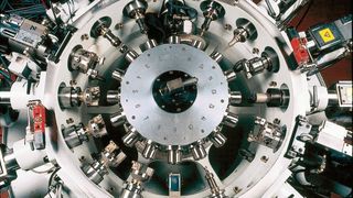 Die modular aufgebauten Hydromat-Rundtaktmaschinen von Pfiffner arbeiten mit bis zu 16 horizontalen und acht vertikalen Bearbeitungsstationen. (Archiv: Vogel Business Media)