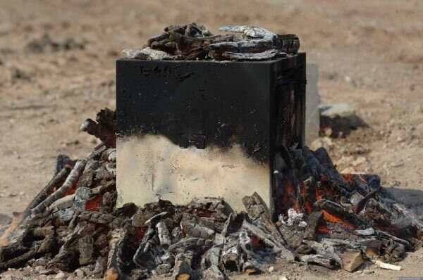 Der Threx wurde einem 1.000 Grad heißen Feuer 50 Minuten ausgesetzt – die Festplatten haben das überstanden. (Archiv: Vogel Business Media)