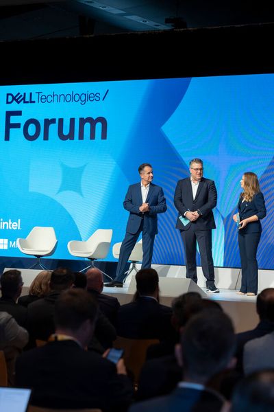 v.l. Robert Laurim, Channel-Chef Dell, Tim van Wasen, GF Dell mit Moderatorin Saskia Naumann. (Bild: Dell Technologies / Fotos: Christine Bareiss)